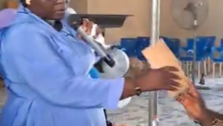 Kalli Bidiyon: Yanda aka Zargi wata Fastuwa da sayar da mai wanda tace duk wanda yayi amfani dashi yana hana Tshàgyèràn Dhàjì su sàcè mutum