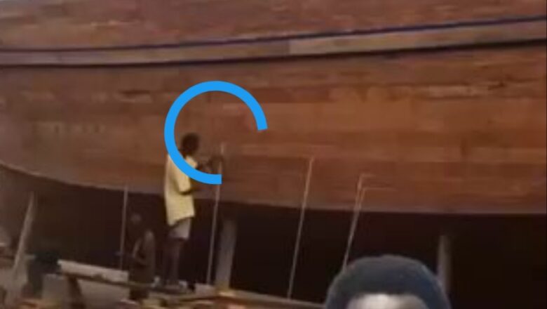 Bidiyo: Wannan Mutumin yace wai an masa Wahayin ya kera jirgin ruwa saboda ranar Kirsimeti Duniya zata tashi