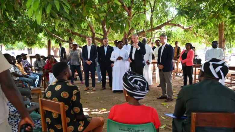 Mun gana da Kiristoci da ke zaune a sansanin ‘yan gudun Hijira ba zamu kyale Fulani da suka sakasu a wannan halin ba dole mu dauki mataki akansu>>Inji ‘yan majalisar kasar Amurka da suka kawo ziyara Najeriya