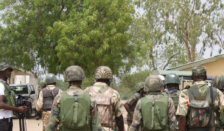 Kalli Bidiyon wani Mùmmùn Khàrì da Tshàgyèràn Dhàjì na jihar Borno suka kàiwà sojojin Najeriya