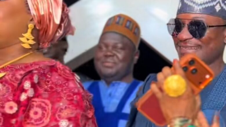 Kalli Bidiyon yanda Mutanen Shafa Wali sukawa Hamisu Breaker kyautar sama da Naira Miliyan 7