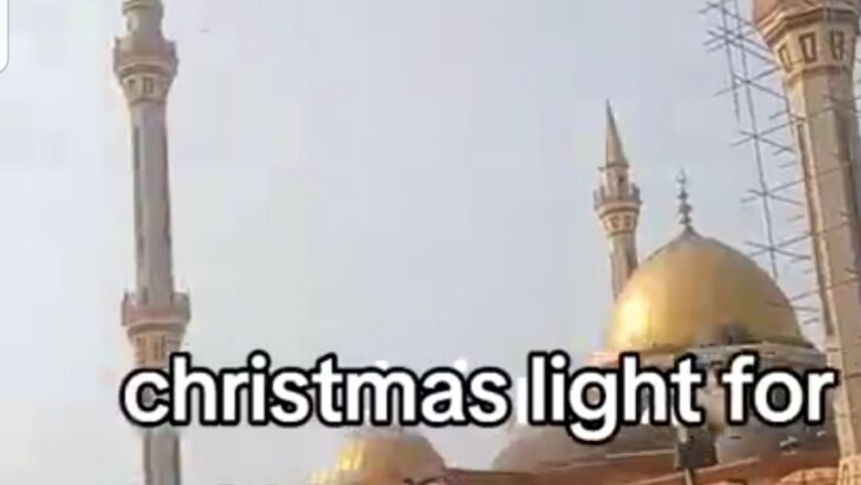 Kalli Bidiyon Abin Mamaki, An zargi cewa an saka Fitilun bikin Kirsimeti a wani Masallaci dake kudancin Najeriya