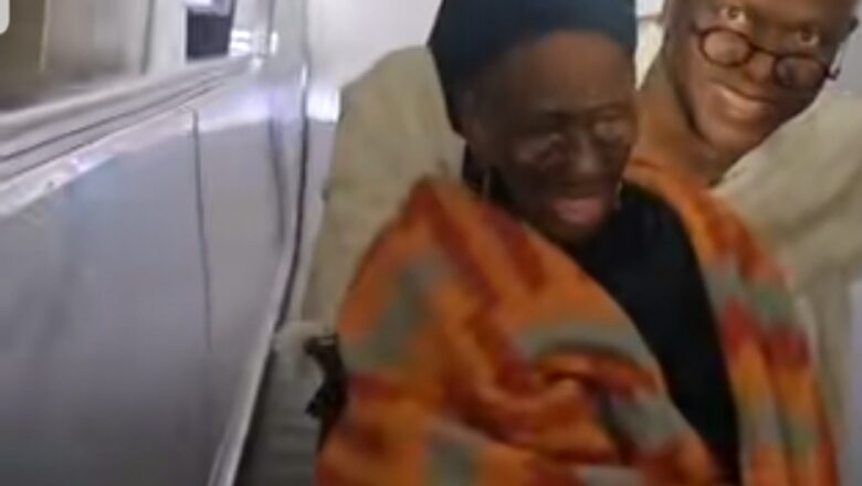 Kalli Bidiyon: Tsohon Gwamnan Kaduna, Malam Nasiru Ahmad El-Rufai na ci gaba da shan yabo saboda yanda yake Hidimtawa Mahaifiyarsa da ya kai aikin Umrah