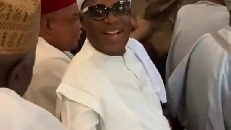 Kalli Bidiyon: An hango Rotimi Amaechi a Masallaci, da yawa sun ce siyasar 2027 ce ta kaishi