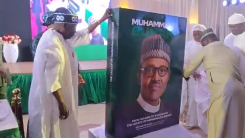 Bidiyo Da Duminsa: Shugaba Tinubu ya kaddamar da littafin da aka rubuta kan rayuwar tsohon shugaban kasa, Muhammadu Buhari