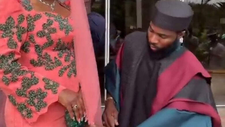 Kalli Bidiyon yanda Besty ya dauki hankula yayin da aka ganshi yana gyarawa Amarya rigarta a ranar Daurin aure