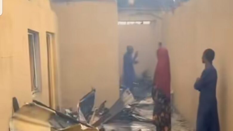 Kalli Bidiyon irin abinda matasa sukawa gidan mutumin da yayi aika-aika a masallacin Hotoro dake Kano