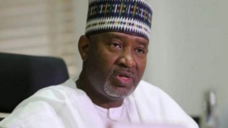 Kalli Bidiyon yanda Tsohon Minista, Hadi Sirik ya sha da kyar a hannun matasa a Garin Dutsi jihar Katsina