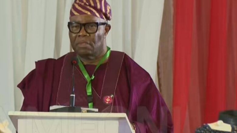 Mun Gama da ‘Yan Adawa: Yanzu sanatoci 5 ne kadai suka rage a jam’iyyar Adawa a majalisar Dattijai, suma se rokona suke in musu jagora zuwa gurin shugaban kasa su koma APC>>Inji Sanata Godswill Akpabio