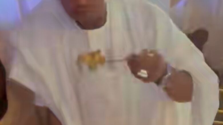 Kalli Bidiyon: Yanda Garzali Miko ya dauki hankula saboda bin kwanukan mutane yana cin saura abinci a wajan biki