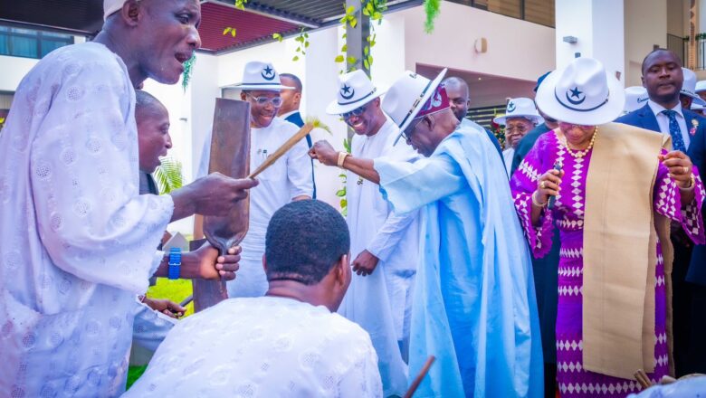 Kalli Bidiyon: Yanda shugaba Tinubu da matarsa, Remi Tinubu suka cashe a wajan Bikin Eyo Festival