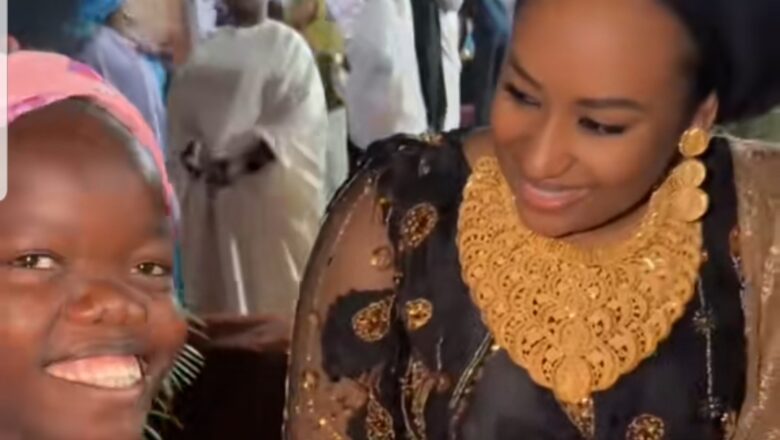 Kalli Bidiyon: Laila Othman ta sha Alwashin saka ‘yarguda ta Maiwushirya makaranta