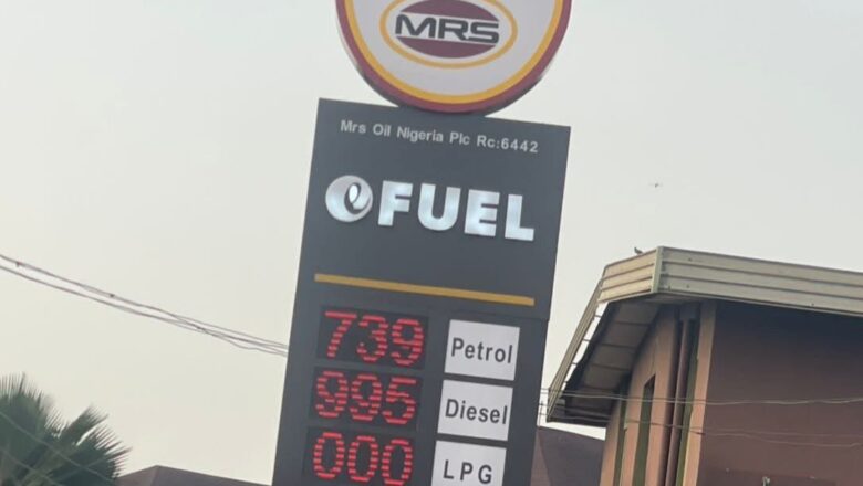 Dangote ya bayar da lambar waya yace a kai masa rahoton duk wani gidan man MRS dake sayar da man fetur sama da Naira 739 akan kowace lita