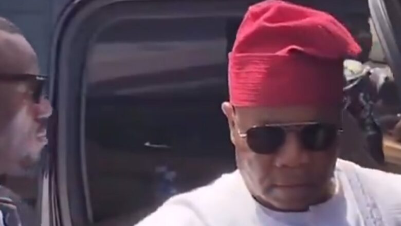 Kalli Bidiyon: Ganin Kakakin majalisar Dattijai, Sanata Godswill Akpabio yana tafiya da kyar ya dauki hankula