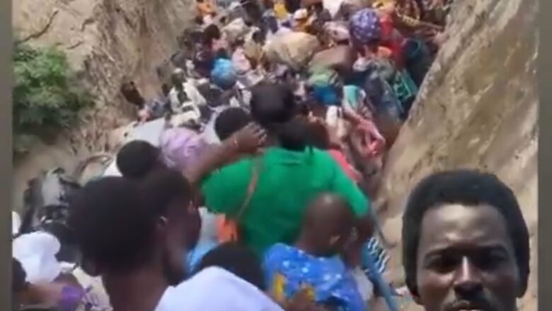 Kalli Bidiyon yanda dubban mutane ke tururuwar shiga Jirgin ruwan da faston nan na kasar Ghana ya gina da yace ranar Kirsimeti za’a yi tashin Qiyama