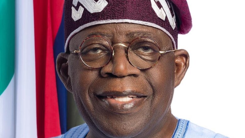 Yanda naga ana cika kasuwa ana siyayya da Kirsimetinnan alamar Gwamnatina na aiki kenan>>Shugaba Tinubu