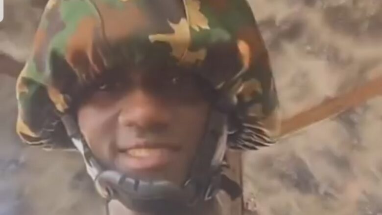 Kalli Bidiyon: Sojan Najeriya ya dauki hankula sosai bayan da yace kullun yana zuwa cire Naira dubu 7 a asusunsa na banki, yace sai me gadi ya tambayeshi me zai hana ya cire kudin duka ya huta?