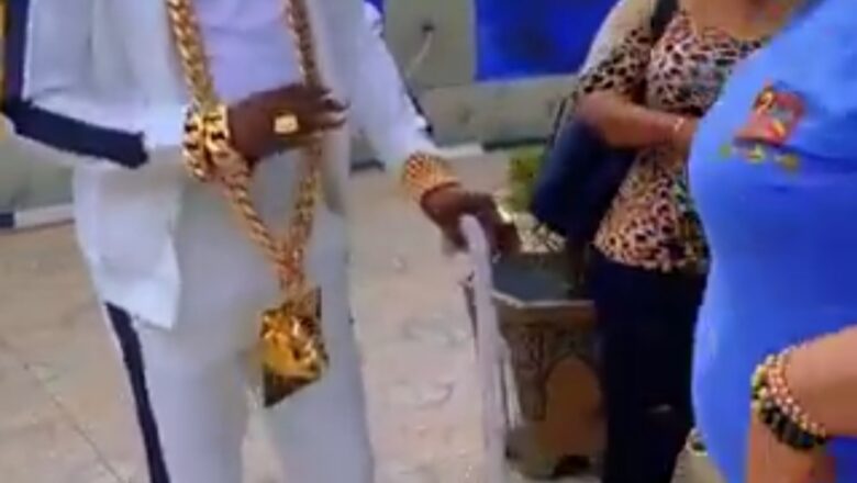 Sarauta Sai Arewa: Bidiyon wani basaraken Kudu sanye da sarkar Gwal yana rawa da ‘yanmata ya dauki hankula