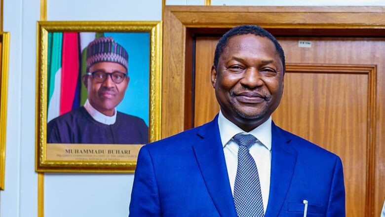 Wata Sabuwa: An gano cewa Naira Biliyan 200 da EFCC ke zargin Tsohon Ministan shari’a, Abubakar Malami da sacewa, ya samesu ne daga Bashin Manoma da CBN suka bayar Lokacin Buhari, da Kudaden Abacha da aka dawo dasu da kuma Paris Club