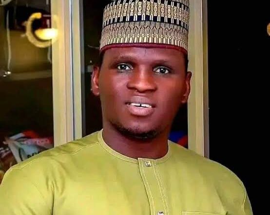 Kalli Bidiyon: Yanda matasan Daura suka rika yàgà Fastar Rarara yayin da ake masa Nadin Sarauta