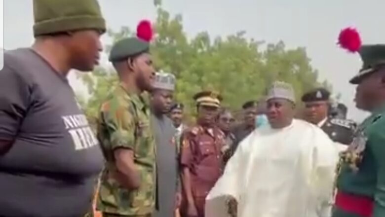 Kalli Bidiyon: Gwamnan jihar Kebbi tare da soja me guntulen Hannu da ya jawo cece-kuce sosai