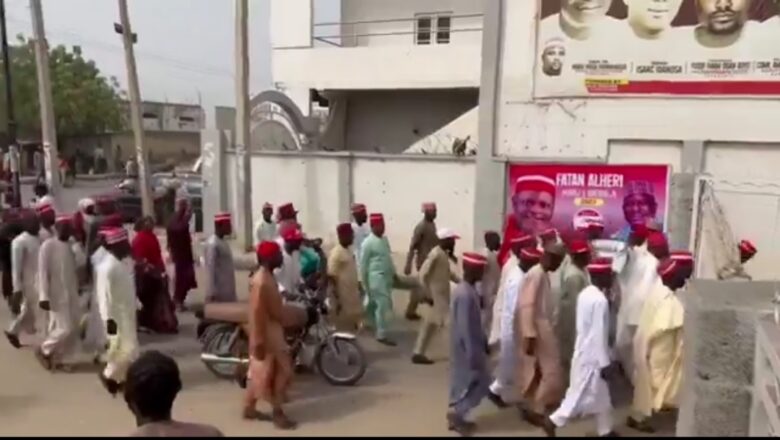 Kalli Bidiyon: ‘Yan Kwankwasiyya sun yi tattaki zuwa gidan Kwankwaso dan nuna soyayya a gareshi