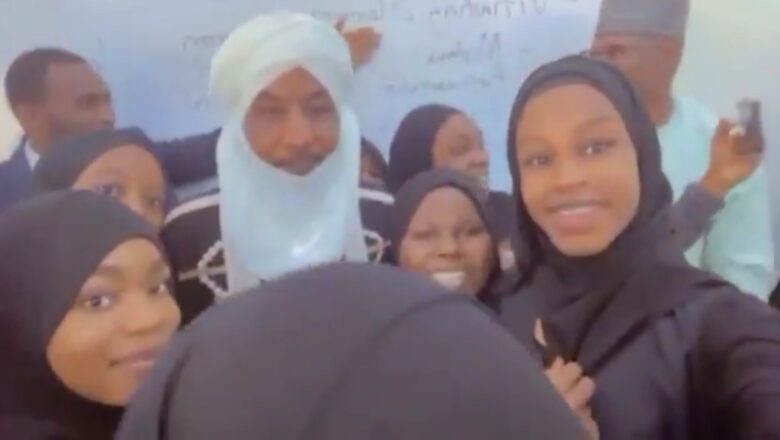 Kalli Bidiyon: A yau ma, Sarkij Kano, Muhammad Sanusi II ya je aji a jami’ar Northwest University, Kano inda ya ci gaba da daukar Darasi