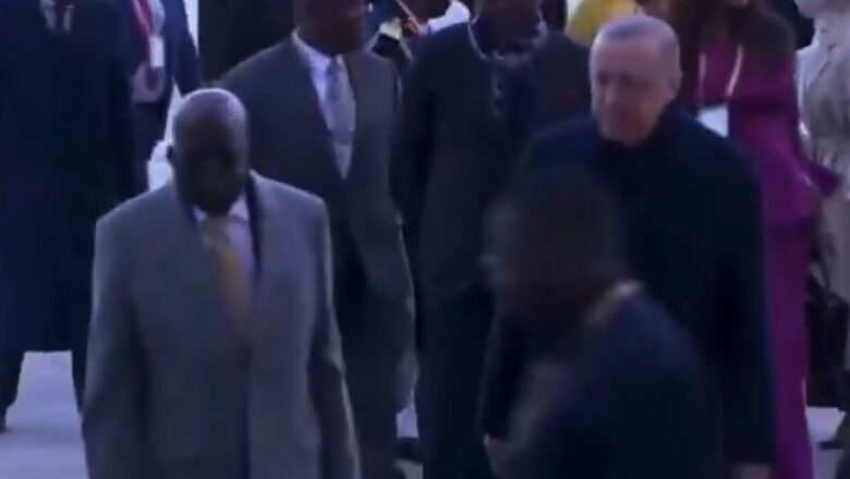 Kalli Bidiyon da Duminsa: Yanda shugaban kasa, Bola Ahmad Tinubu ya yi Tuntube ya fadi kasa a yayin da yake gaisawa da shugaban kasar Turkiyya