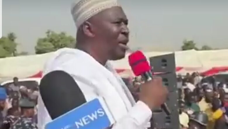 Kalli Bidiyon abin Kunyar da ya faru da gwamnan jihar Adamawa, wanda har sai da jami’in tsaronsa ya fashe da dariya