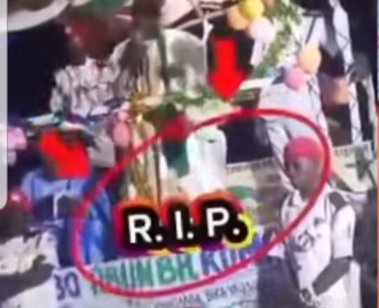 Allah Sarki, Kalli Bidiyon: Yanda Wani Malami ya rigamu gidan gaskiya yana tsaka da jawabi a wajan Maulidi