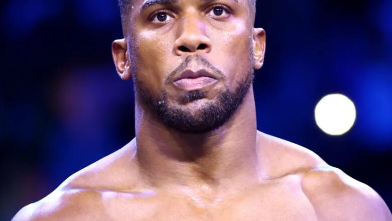 Direban Motar su Anthony Joshua yace da Anthony Joshua ne ke zaune a gaban Motar amma yace yana kare masa Madubi ya koma baya, abokinsa ya koma zama gaban motar