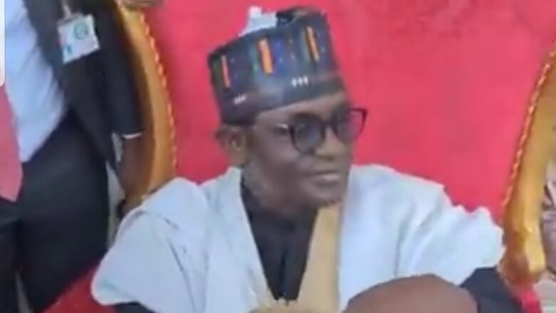 Kalli Bidiyon yanda ta kaya bayan da Sarkin Machina ya baiwa Gwamnan jihar Yobe, Mai Mala Buni Machiji