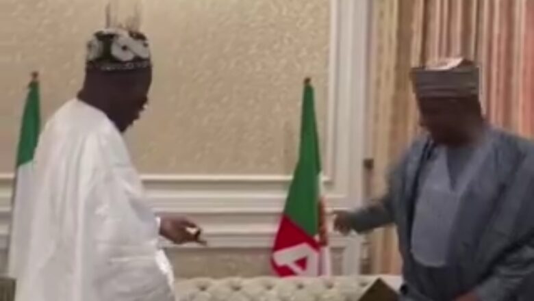 Kalli Bidiyon Yanda Aminu Waziri Tambuwal yaki zama akan kujera saboda a bayan kujerar akwai tutar jam’iyyar APC
