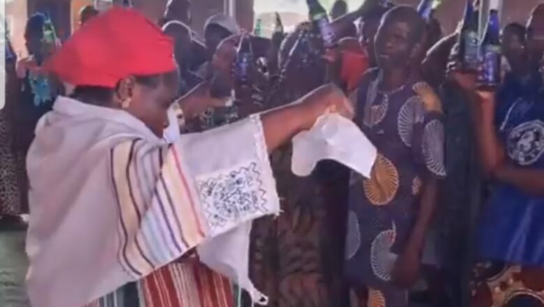 Kalli Bidiyon: Ganin Wata coci da ake daga kwalaben Qiya a cikintabya dauki hankula