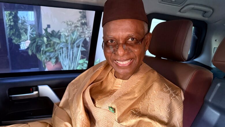 Ciki da gaskiya :Kalli Yanda Malam Nasiru Ahmad El-Rufai ya cika mota Hilux da takardu dake dauke da bayanan yadda ya kashe duka kudaden da ya samu lokacin yana Gwamnan Kaduna