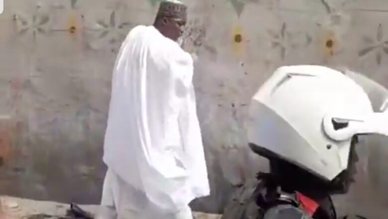 Kalli Bidiyon yanda fitsari ya kama wani babban jami’in Gwamnati ana tsaka da tafiya