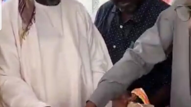 Kalli Bidiyon: Gwamnan Kaduna ya baiwa malaman Addinin Islama da suka taimaka masa yaci zabe kyautar Tsabar Naira Miliyan 10