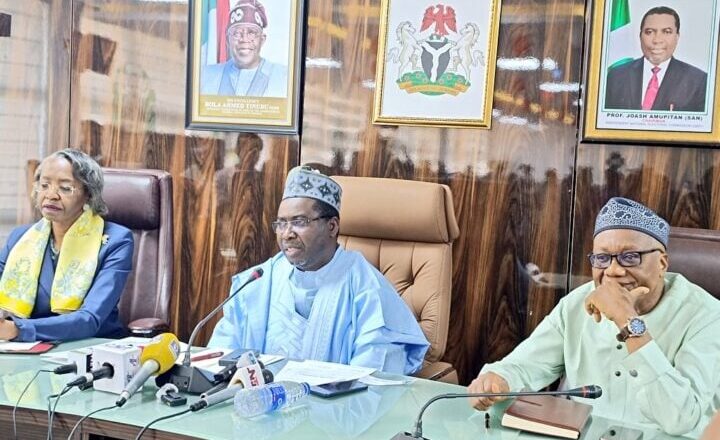 Da Duminsa: INEC tawa jam’iyyun siyasa biyu Rijista