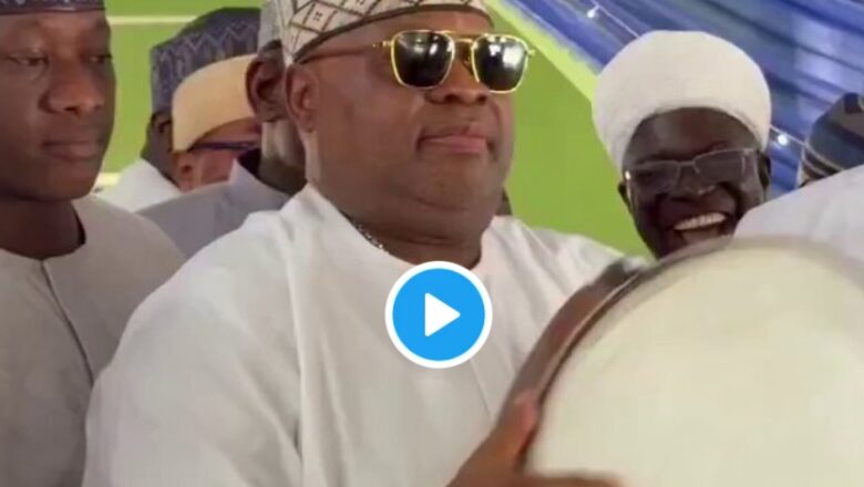 Kalli Bidiyon: Yanda Gwamnan jihar Osun, Ademola Adeleke ke buga Mandiri
