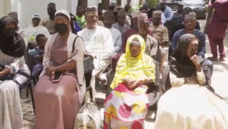 Kalli Bidiyon: Yanda matan sojojin da aka kama da zargin yiwa shugaba Tinubu Jhuyin mulki suka fito zàngà-zàngà