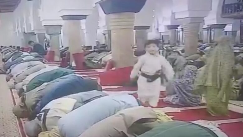 Kalli Bidiyon yanda wasu ke wasa a masallaci yayin da ake sallah