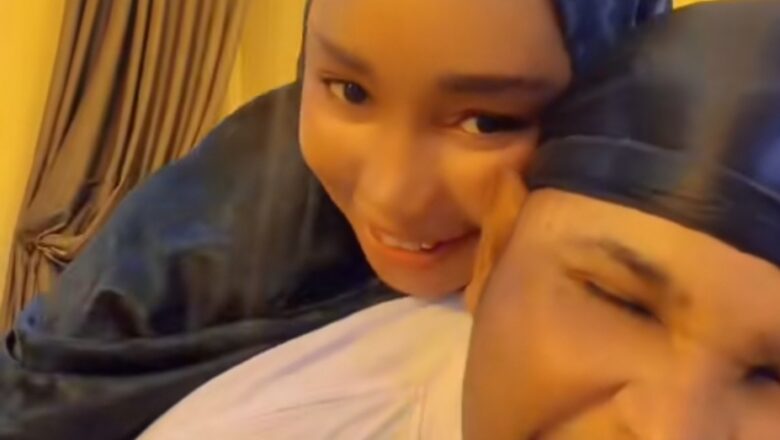 Kalli Bidiyon: Yanda Gfresh Al-amin ya goya matarsa da ya dauki hankula