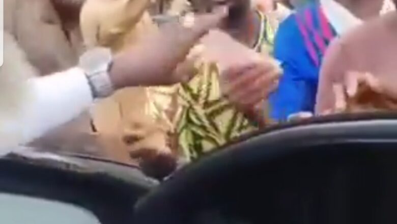 Kalli Bidiyon: Ganin wani dan siyasa na raba Naira 200 a jihar Kebbi ya dauki hankula