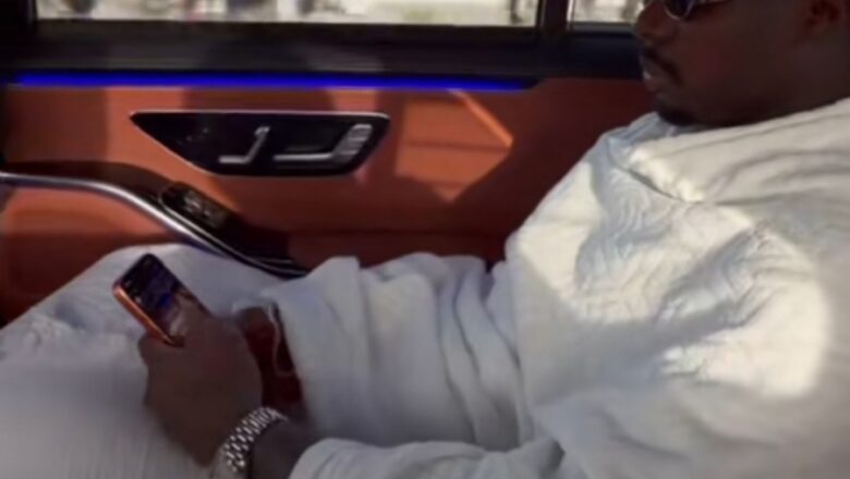 Kalli Bidiyon: Motar Alfarma da aka ga mawakin Najeriya Asake a ciki a kasar Saudiyya inda yake aikin Umrah ta dauki hankula