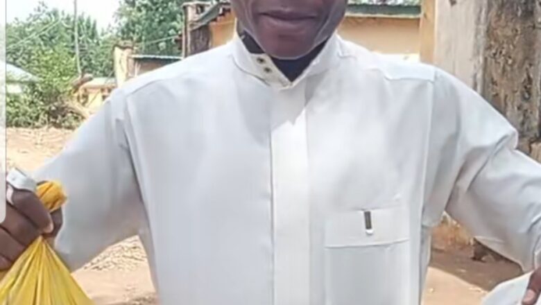 Kalli Bidiyon: An dakatar da malamin makaranta a jihar Kebbi Saboda yace baya son Tallafin shikafar da Gwamnati ta bayar