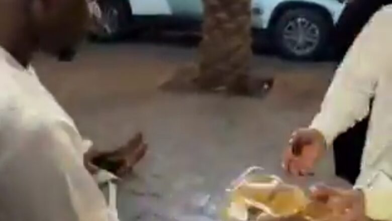 Kalli Bidiyon: Yanda mawakin Najeriya Asake ya raba tallafin kayan abinci a Saudiyya ga mabukata