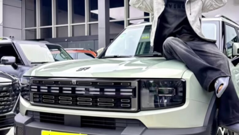 Kalli Bidiyon: Sabuwar motar da Soja Boy ya siya ta Naira Miliyan 90 yace zai yi hawan Sallah da ita