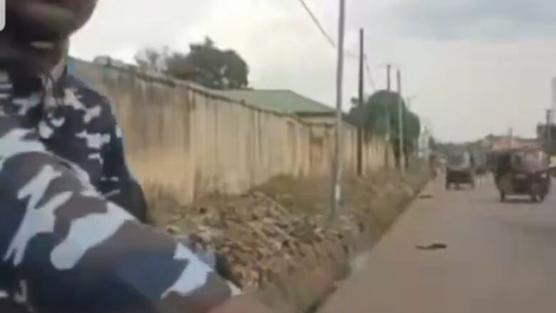 Kalli Bidiyon: Babban Dansanda ya kama Kurtu n karbar cin hanci a titi