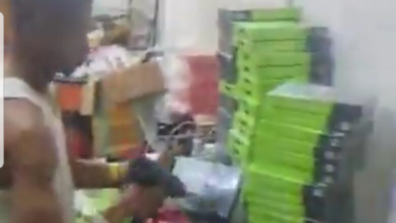 Kalli Bidiyon: An gano inda ake yin USB cable na cajin waya na bogi a kudancin Najeriya