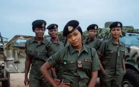 Kalli Bidiyon yanda Dambe ya kaure sosai tsakanin mata sojojin Najeriya bayan da daya ta zargi abokiyar aikinta da kwace mata saurayi